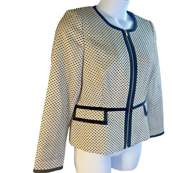 Calvin Klein White and Black Fitted Blazer Coat full zipper Size 14, flattering